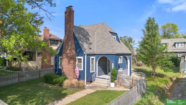 5810 Woolworth Avenue, Omaha, NE 68106
