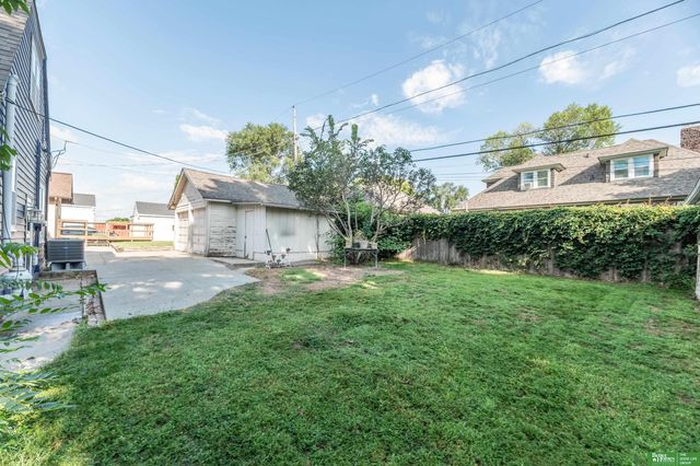 5810 Woolworth Avenue, Omaha, NE 68106