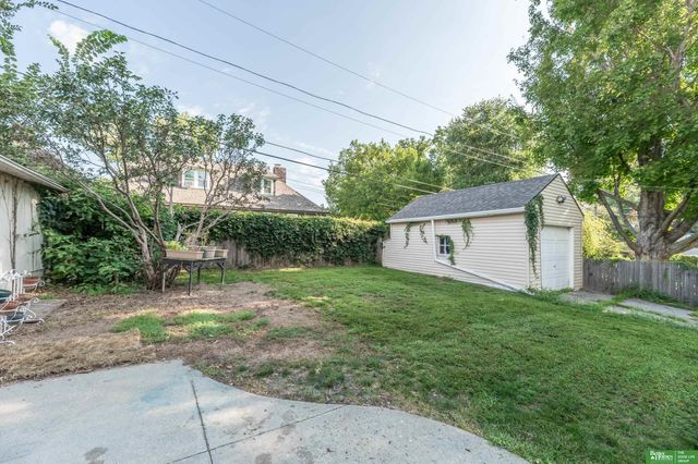 5810 Woolworth Avenue, Omaha, NE 68106