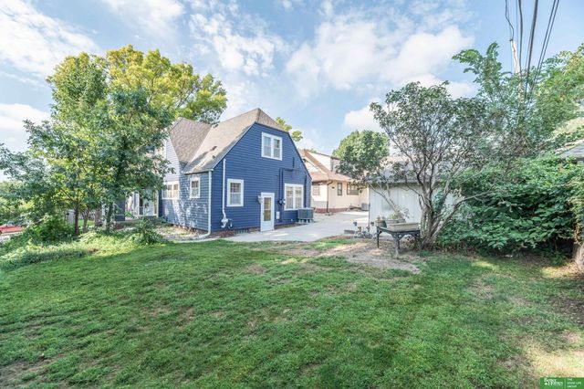 5810 Woolworth Avenue, Omaha, NE 68106