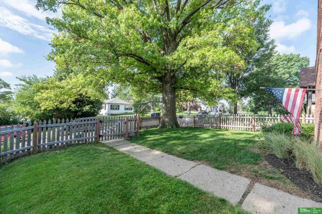 5810 Woolworth Avenue, Omaha, NE 68106