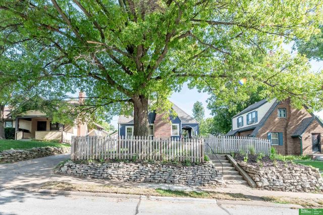 5810 Woolworth Avenue, Omaha, NE 68106