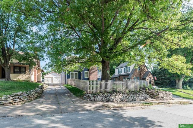 5810 Woolworth Avenue, Omaha, NE 68106