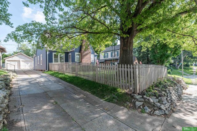 5810 Woolworth Avenue, Omaha, NE 68106