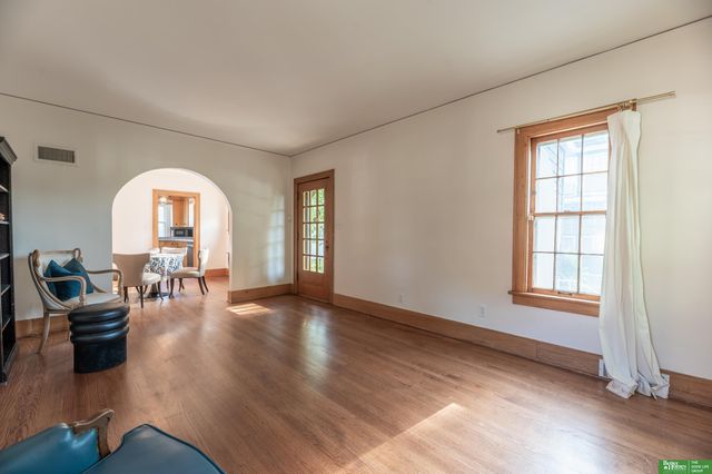 5810 Woolworth Avenue, Omaha, NE 68106