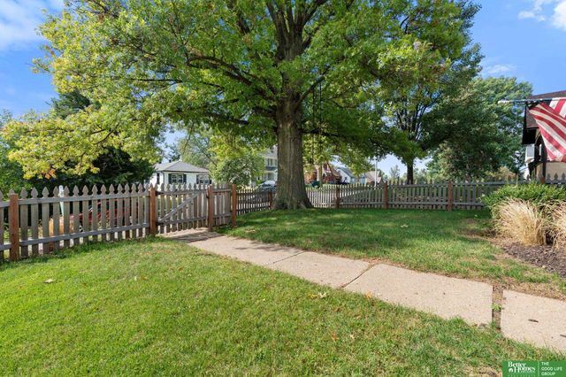 5810 Woolworth Avenue, Omaha, NE 68106