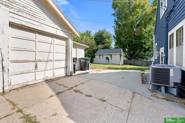 5810 Woolworth Avenue, Omaha, NE 68106