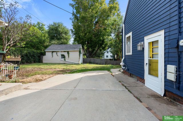 5810 Woolworth Avenue, Omaha, NE 68106