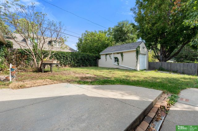 5810 Woolworth Avenue, Omaha, NE 68106