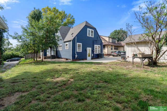 5810 Woolworth Avenue, Omaha, NE 68106