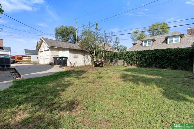 5810 Woolworth Avenue, Omaha, NE 68106