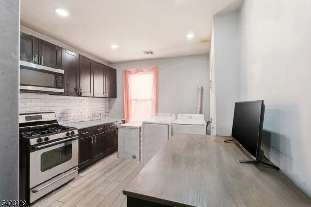 36 Tillinghast St, Newark City, NJ 07108