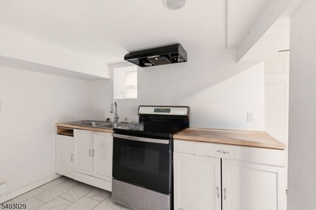 36 Tillinghast St, Newark City, NJ 07108