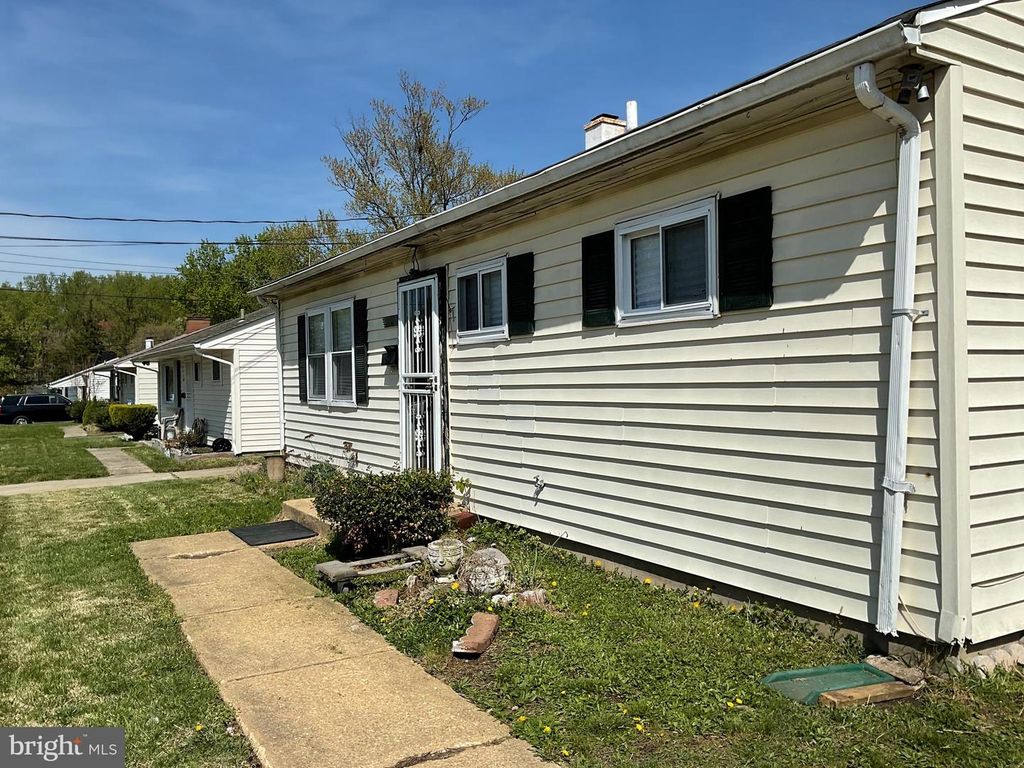 Image 14 of property listing at 2520 NEWGLEN AVE, District Heights, MD 20747