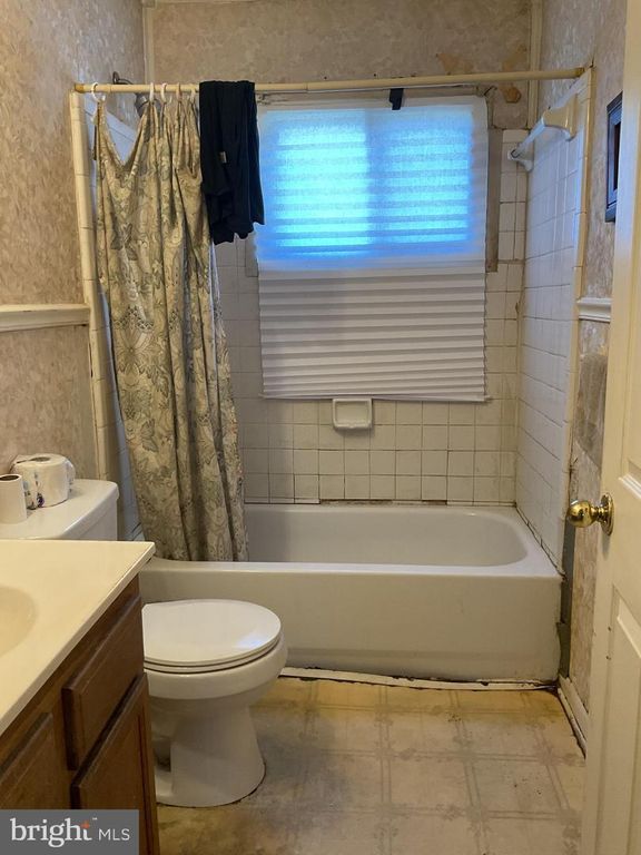 Image 9 of property listing at 2520 NEWGLEN AVE, District Heights, MD 20747