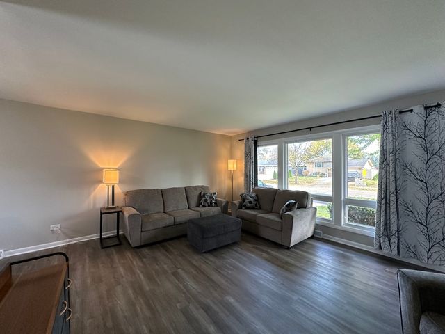 4038 Forest Avenue, Downers Grove, IL 60515