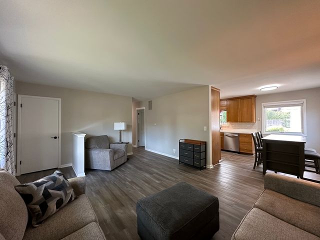 4038 Forest Avenue, Downers Grove, IL 60515