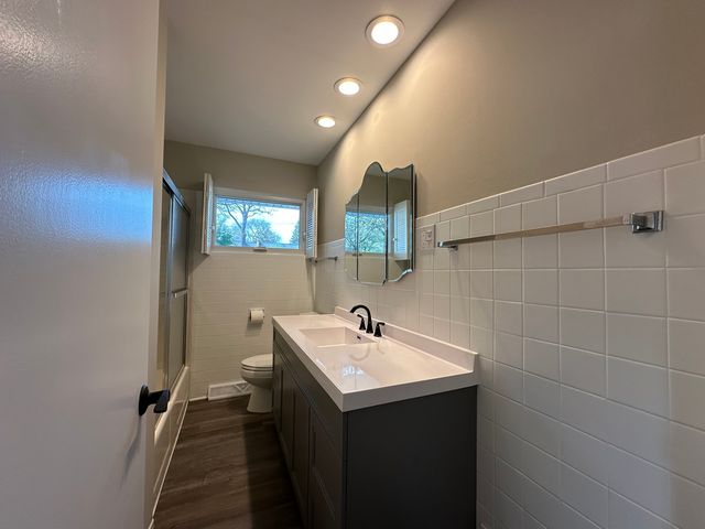 4038 Forest Avenue, Downers Grove, IL 60515