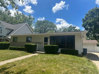4038 Forest Avenue, Downers Grove, IL 60515