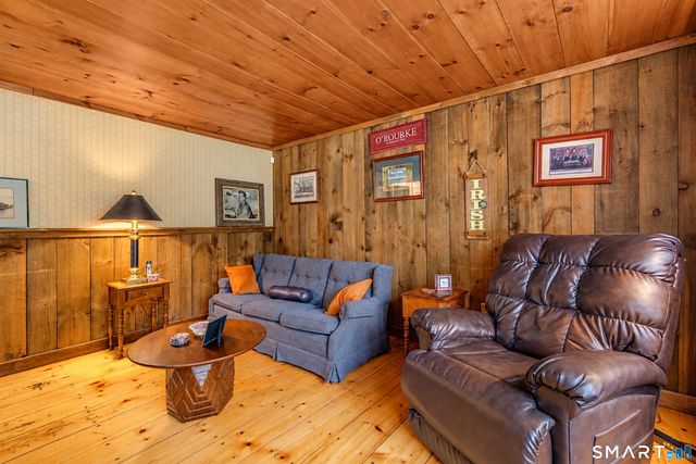 21 Perkins Drive, Wallingford, CT 06492