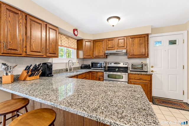 21 Perkins Drive, Wallingford, CT 06492