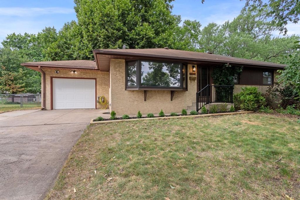 5725 Northport Drive, Brooklyn Center, MN 55429 — exterior