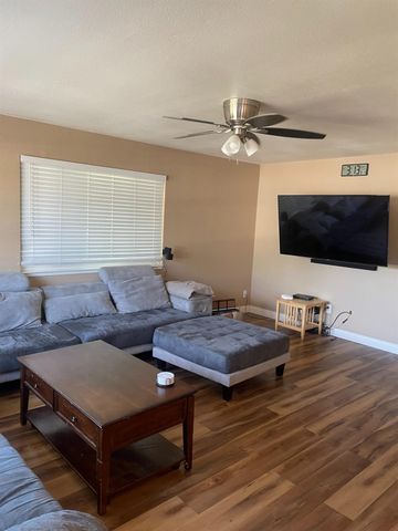8712 Elk Way, Elk Grove, CA 95624