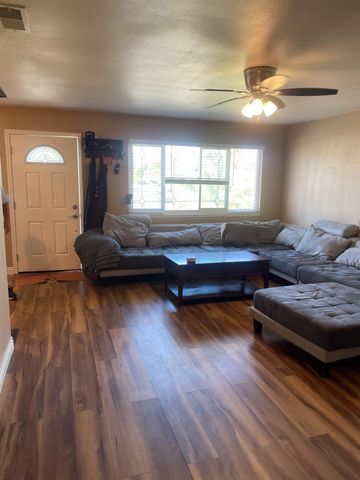 8712 Elk Way, Elk Grove, CA 95624