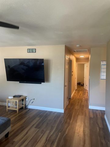 8712 Elk Way, Elk Grove, CA 95624
