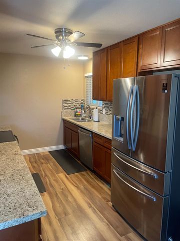 8712 Elk Way, Elk Grove, CA 95624