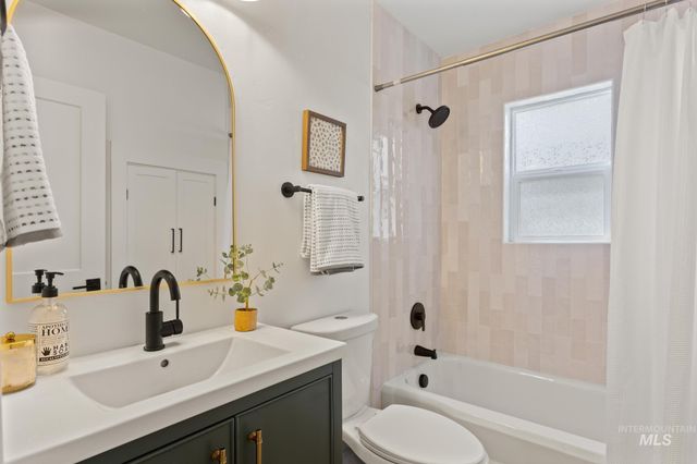 521 E Idaho Ave, Meridian, ID 83642