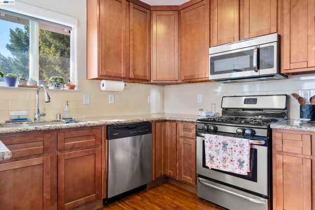 8957 Lawlor St, Oakland, CA 94605