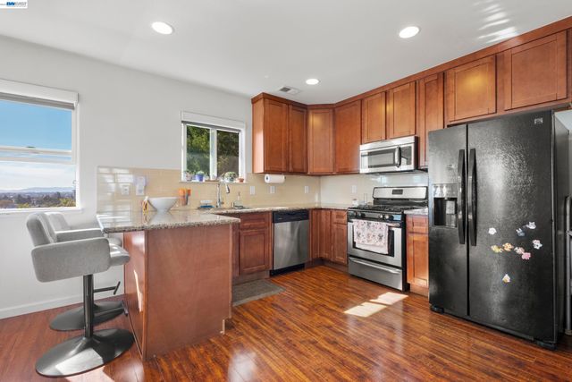 8957 Lawlor St, Oakland, CA 94605