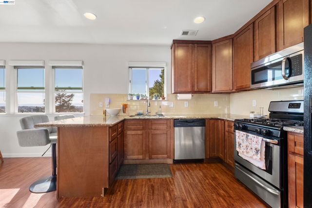8957 Lawlor St, Oakland, CA 94605