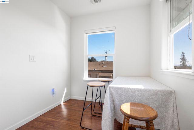 8957 Lawlor St, Oakland, CA 94605