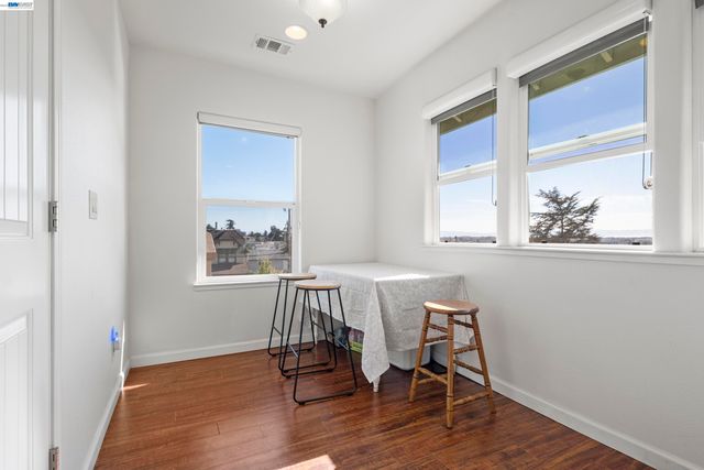 8957 Lawlor St, Oakland, CA 94605