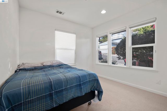 8957 Lawlor St, Oakland, CA 94605