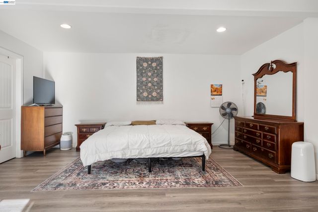 8957 Lawlor St, Oakland, CA 94605