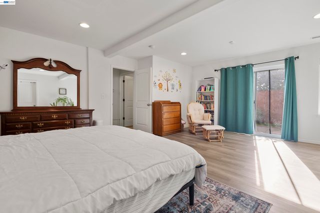 8957 Lawlor St, Oakland, CA 94605