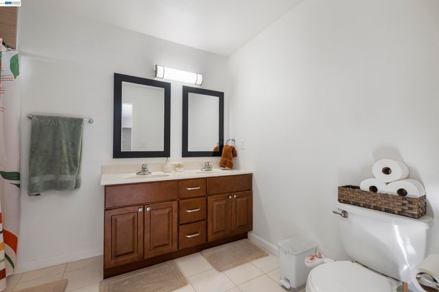 8957 Lawlor St, Oakland, CA 94605