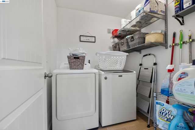 8957 Lawlor St, Oakland, CA 94605