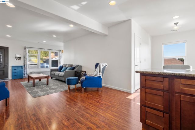 8957 Lawlor St, Oakland, CA 94605