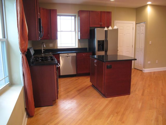 911 Maple Avenue 2N, Evanston, IL 60202