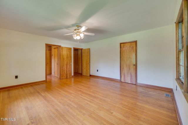 371 North Holston River Drive, Kingsport, TN 37660