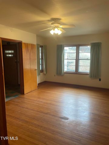 371 North Holston River Drive, Kingsport, TN 37660