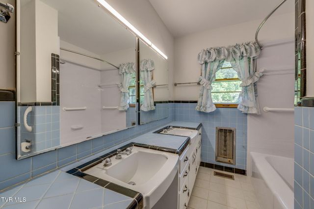 371 North Holston River Drive, Kingsport, TN 37660