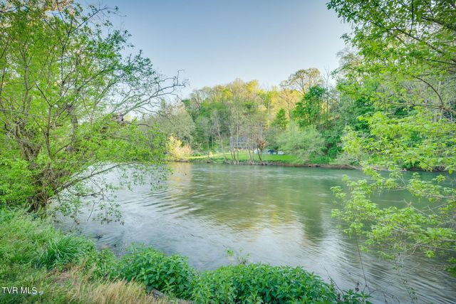 371 North Holston River Drive, Kingsport, TN 37660
