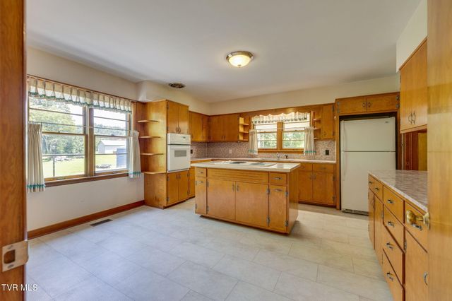 371 North Holston River Drive, Kingsport, TN 37660