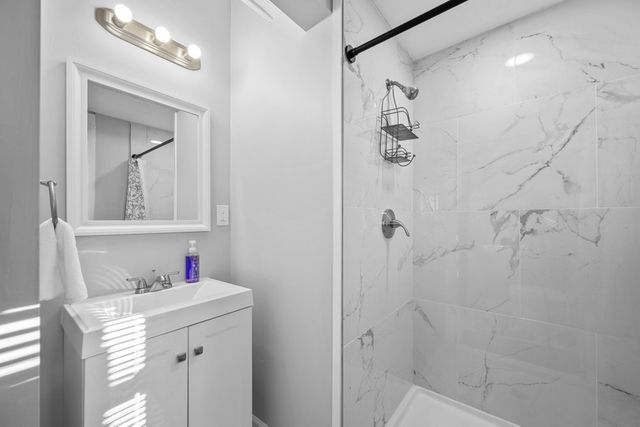 1009 Arlington Court, Davenport, IA 52803