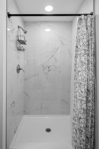 1009 Arlington Court, Davenport, IA 52803
